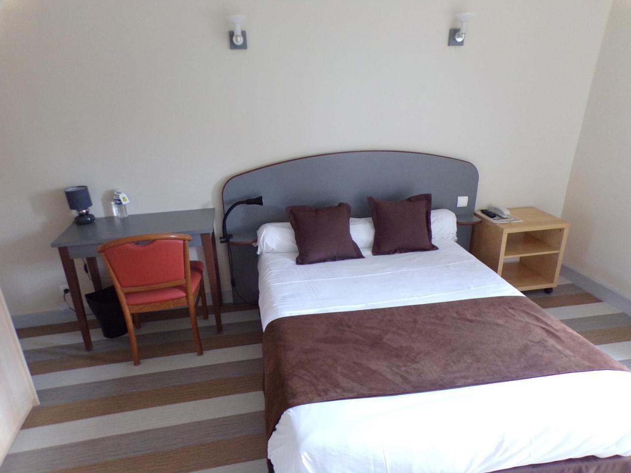 Logis Hotel De France Рошешуар Экстерьер фото